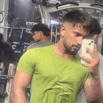 RoyalThakur1111's profile picture. Wayfarer🤑!!