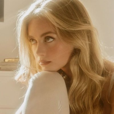 arinsylviaa's profile picture. cyrusalizeh thinker