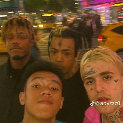 bjustiro's profile picture. ⓘ this user doesn’t exist ! at your own risk, believe whatever i put here 🏌🏾