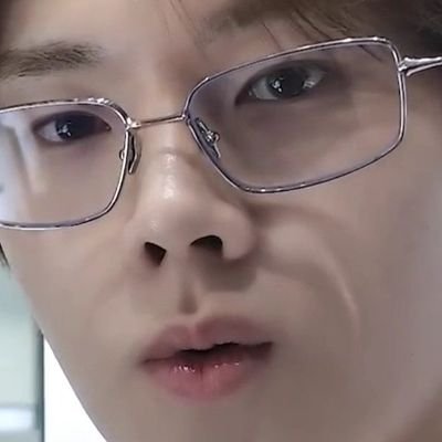 riembebe's profile picture. 🙃 akun bucin mulfand
▪︎. graphic edits acc @chungicung