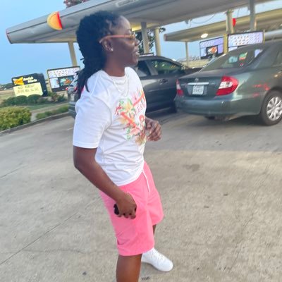 ayoooeasy1's profile picture. ♌️• “I gotta main bitch I’m not leaving alone” 🏳️‍🌈 • I Just Be Chillin Connoisseur 😮‍💨✨