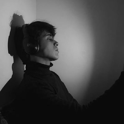 An74182Anwar's profile picture. It's hard when feelings want to let go,
but love keeps whispering, stay.🌙❤️.