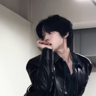 yuwuteez's profile picture. 