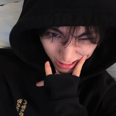 ta3yak1's profile picture. taesantaesantaesan #gongfourz truther.