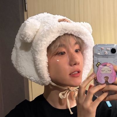 bh_gifbot's profile picture. 매 순간이 소중한 백현이 움짤 저장소 ~@m