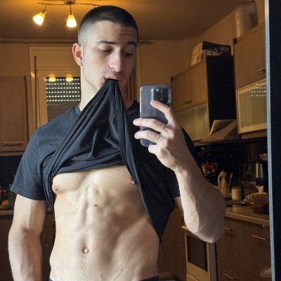 Sonch3n's profile picture. 