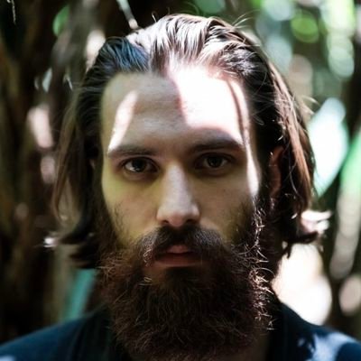 MaestroMelena's profile picture. Iba de estrellita, pero me lesionaron. Ya me he ido y vuelto 6 veces. Me obligan a decir que soy una parodia. Tómalo asi.