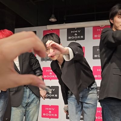 _by_t's profile picture. ショッピングモール巡り系規模ドルしか勝たん垢                                   
アリーナとかドーム規模ドルは別垢…
多分全部Galaxy
カメラ買った           
이렇게 많이 아이돌와 만나고 있는데 나의 진 사랑는 원빈오빠 하나야. 그러니까 어디있어도 행복해야돼