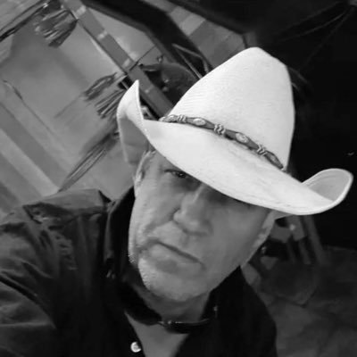 Charles02020061's profile picture. Pride & love don't mix, you either drop your pride for the person you love or lose them over your pride.