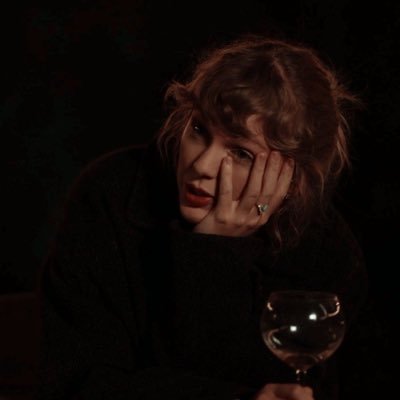 uqkwmslsdbj's profile picture. xoxo gg | all is fair in love and poetry