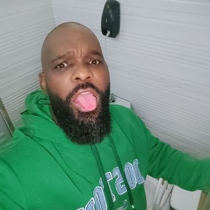 LC_Aleixo's profile picture. Respire, se acalme. A vida é assim: uma hora te enlouquece na outra te alegra.💭💤