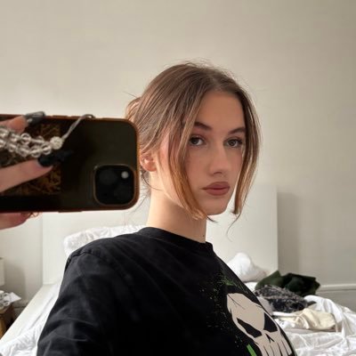 sugaxuh's profile picture. 