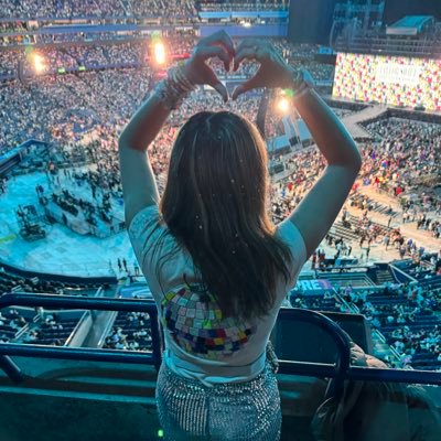 miss_amERIKAna's profile picture. ⋆⁺₊⋆ ☀︎ ⋆⁺₊⋆ I want auroras and sad prose | I will hug and thank Taylor someday ♡︎ | fellow tortured poet | folkevermore stan | swiftie since ‘06 | ⋆⁺₊⋆ ☀︎ ⋆⁺₊⋆