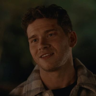 unreliablerogue's profile picture. 25 • She/Her •🩷💜💙• Occasional Gamer • Fic Writer • Multifandom