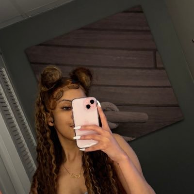 _ShayNeverCared's profile picture. ∵Yella∴Ig:Ambitiousyella ig:ShayOnTheSlay 👼🏽Will❤️ Dionte 9/23 4ev👼🏽#ShayOnTheSlay - your favorite chef🇧🇸 💕👩‍🍳 Travares & Tiana Mommy💙