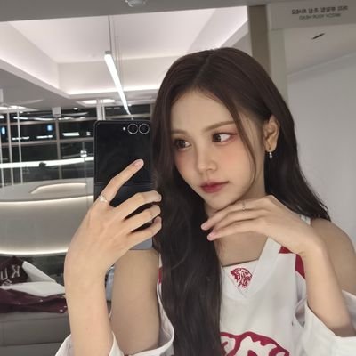 C4rmeniita's profile picture. now or never!