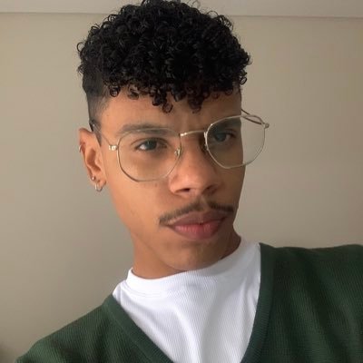 iamaro__'s profile picture. • Jogo Tênis e Genshin •