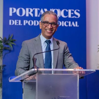 javiercabreja's profile picture. Consultor y militante de la democracia. Interesado en comprender el mundo; mis ventanas: las ciencias sociales, la literatura y la conversación del taxista.