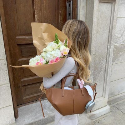 Ellat9w's profile picture. Not the typical girl.

Distinctive personality, unique style, and vibrant energy.

Loves life and enjoys tranquility.