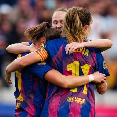 sweetcarobatlle's profile picture. fotógrafa a medias sin medios 
💙❤️