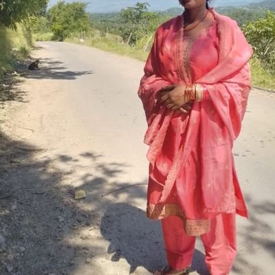 2Reetu87068's profile picture. https://t.co/8ex3KtBiym