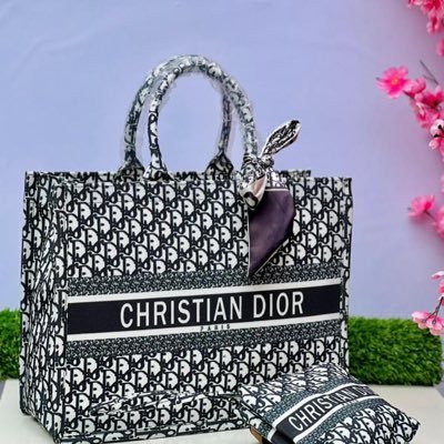 SolangeSom35077's profile picture. 