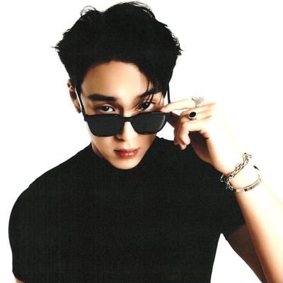 lavpnder's profile picture. 村. Amidst the ᥎іᥒ𝗍ᥲgᥱ trinkets and forgotten heirlooms ──  a s͟t͟o͟r͟y͟ of love and loss lay hidden, waiting to be 𝐮𝐧𝐜𝐨𝐯𝐞𝐫𝐞𝐝 ★ by curious eyes.