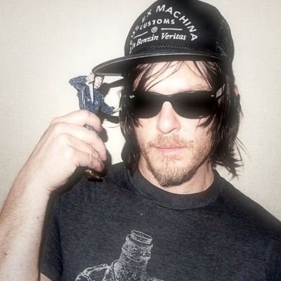 isafobia17's profile picture. Isaodeia🩸
on your left