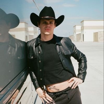 Sameer57803748's profile picture. If there was a competition for laziness, I would come fourth just to save myself the trouble of walking up to the podium!