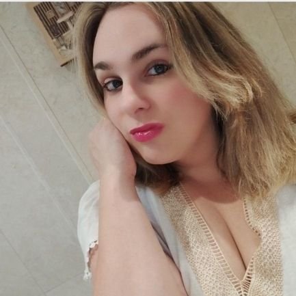 DiezMatute's profile picture. Soy una mezcla de risas infinitas, mirada asesina y un enorme corazón.
 Mientras tanto, pongo muchos cafés, de esos que alegran el dia😊