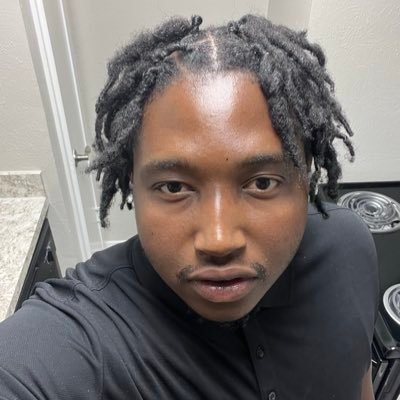 ovaest97's profile picture. A little bit lost 🤯, a little bit wise 🧠. Living between songs 🎶, thoughts 💭, and headlines 🗞️