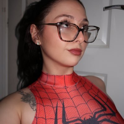 Scarletxroseee's profile picture. posting my pretty sins 🫶🏼