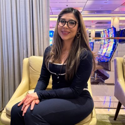 crimsonrubs's profile picture. 🧞‍♀️ 5'4