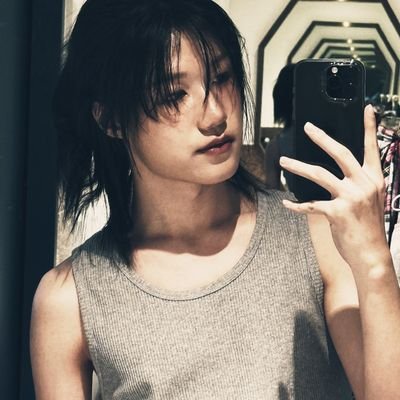 seobeetle's profile picture. 날개 잃은 butterfly, 날고 싶은 butterfly                           
a little too seobpilled