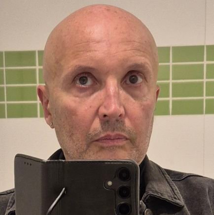 JuanGabrielPons's profile picture. Paz,amor y patchouli. Vivo en mi mundo,cada X tiempo visito la realidad.🍋