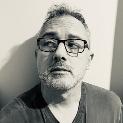 adrianmassanet's profile picture. Escribo teoría cinematográfica desde hace 20 años. Y algunas ficciones. Léeme en https://t.co/UNH2FO9dCz. Escúchame en el podcast https://t.co/aNHGaBVRkK