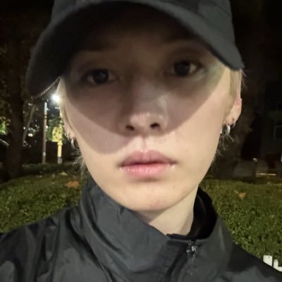 jakedaminn's profile picture. eu e jake chestnut hair montando lego dos minions 😝