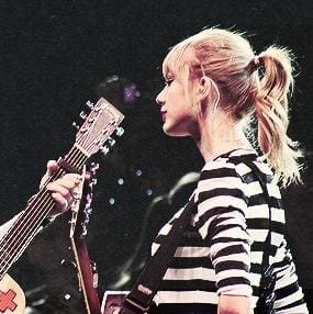 evermore3_'s profile picture. i was good, i was really good...                                                           
@oliunpedo @shortnsad/ bestis @Gabriel_Seh @joacorc13 ♡