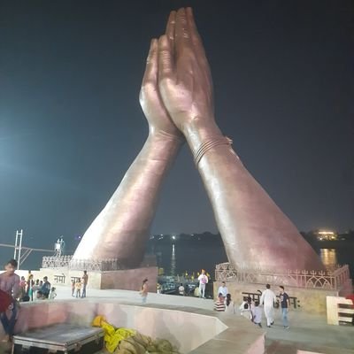 TusharSingh28's profile picture. Communications professional turned Foodprenuer, passionate, caring adventure loving..believe in living life to the fullest..Har Har Mahadev Jai Bajrang Bali