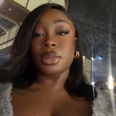 simplydebss's profile picture. Ari on weekdays, trouble on weekends, softest always🤞🏾 || Loctician