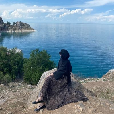 zlyhztrk4's profile picture. is 24/7 tweeting to overcome her brokenheartedness