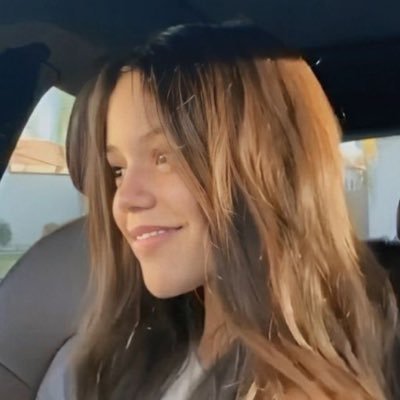 Fall4Jenna's profile picture. eu e Jenna Ortega ouvindo twenty one pilots