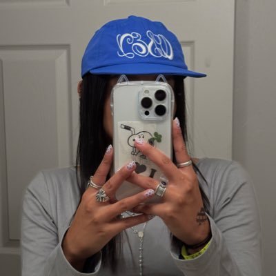 Every1_Z's profile picture. masters in hockey, photography and a PHD in #더보이즈