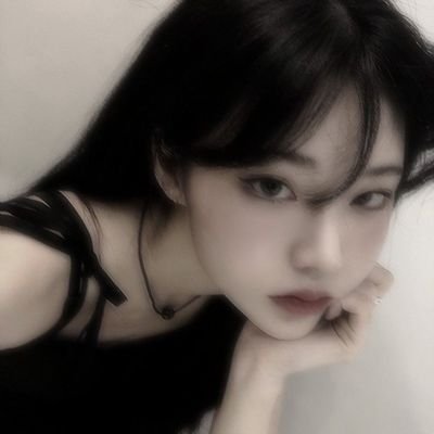 shshshhle's profile picture. time passing...