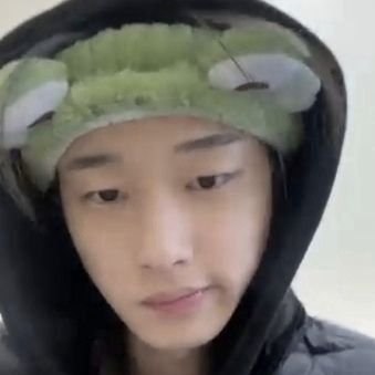 harustwin's profile picture. no.1 desi harangdan & yumeno thinker💭