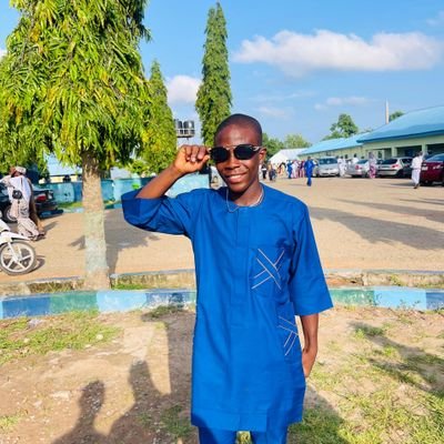 valour_big's profile picture. Smiles 🤗