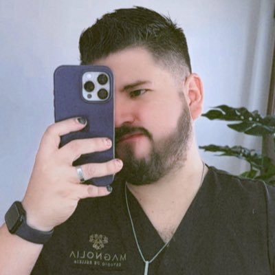 BabositoTnz's profile picture. Osito costeño y a mucha honra. 🏝️Mirando el mundo como Juan Gabriel detrás de la palmera.