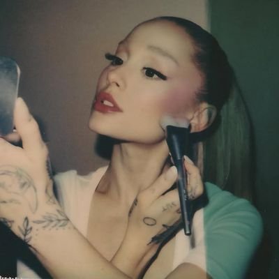 buzzneedy's profile picture. ARIBRINA