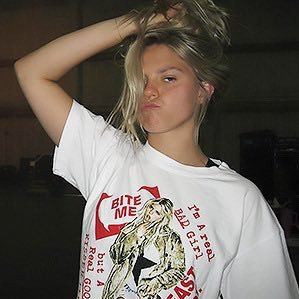 rmjmayflower's profile picture. video games and tv shows & reneé rapp  | priv @rcbinsbuckley