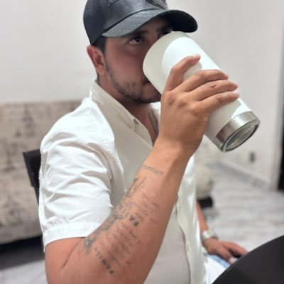 gusgus2602's profile picture. Nueva cuenta. Arquitecto y si tengo tiempo también soy persona.